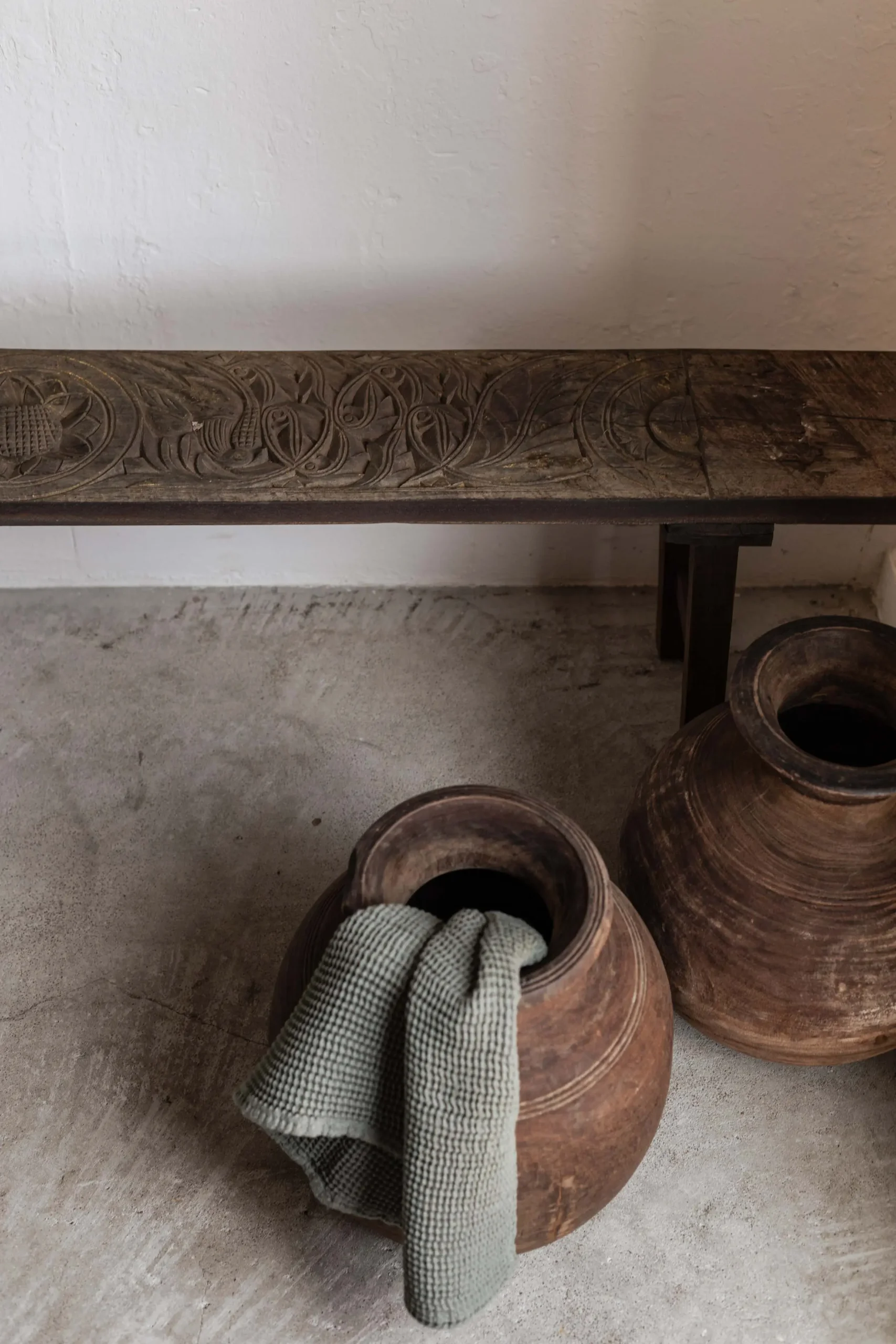 Rustik träbänk av gamla paneler