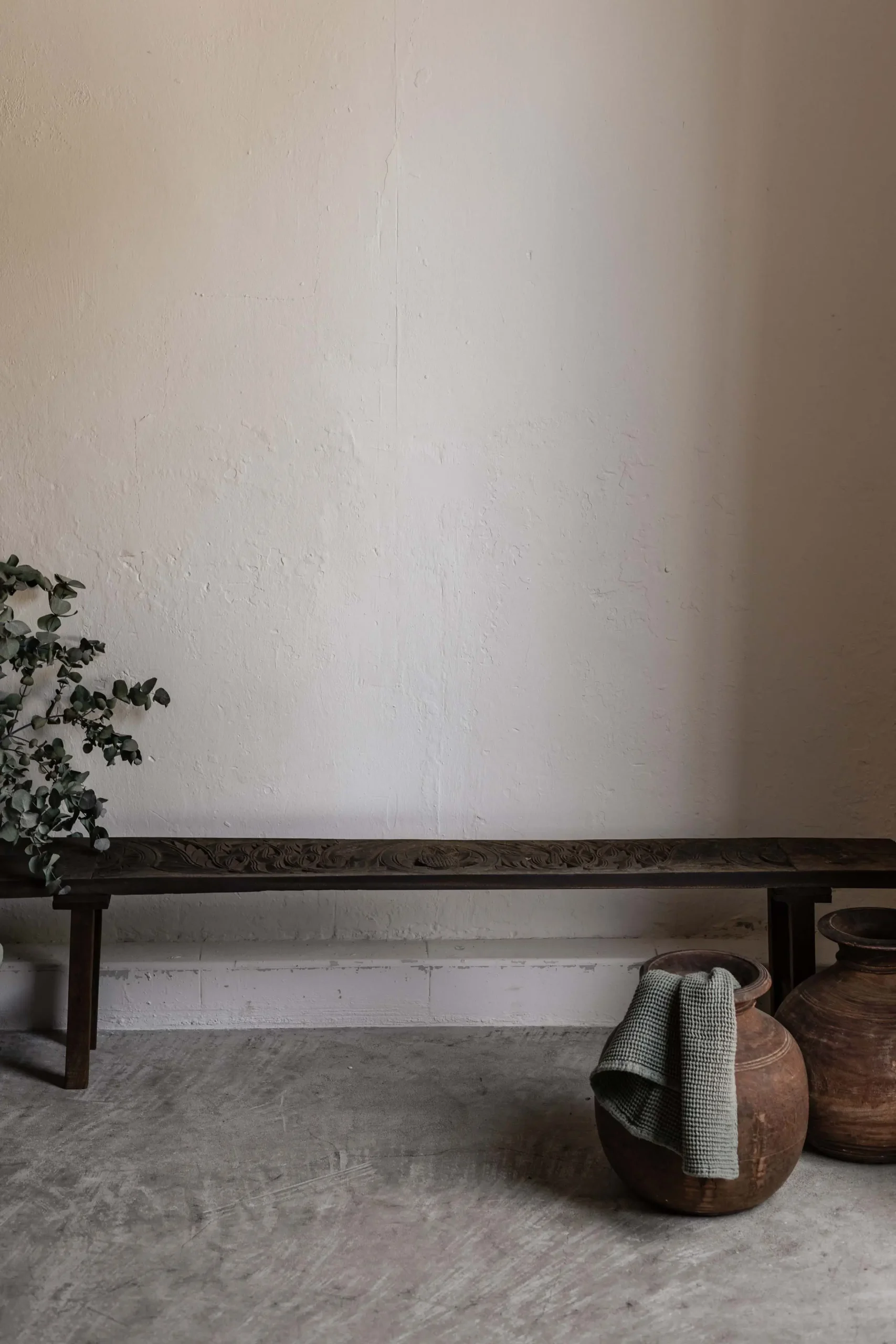 Rustik träbänk av gamla paneler